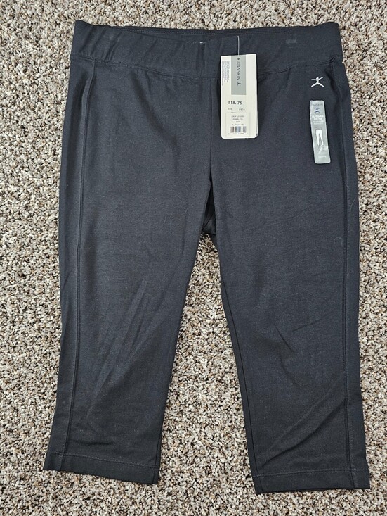 Danskin Pants - Vintage Y2K Danskin Womens Sz XL Capri length Athletic Leggings Black NEW
